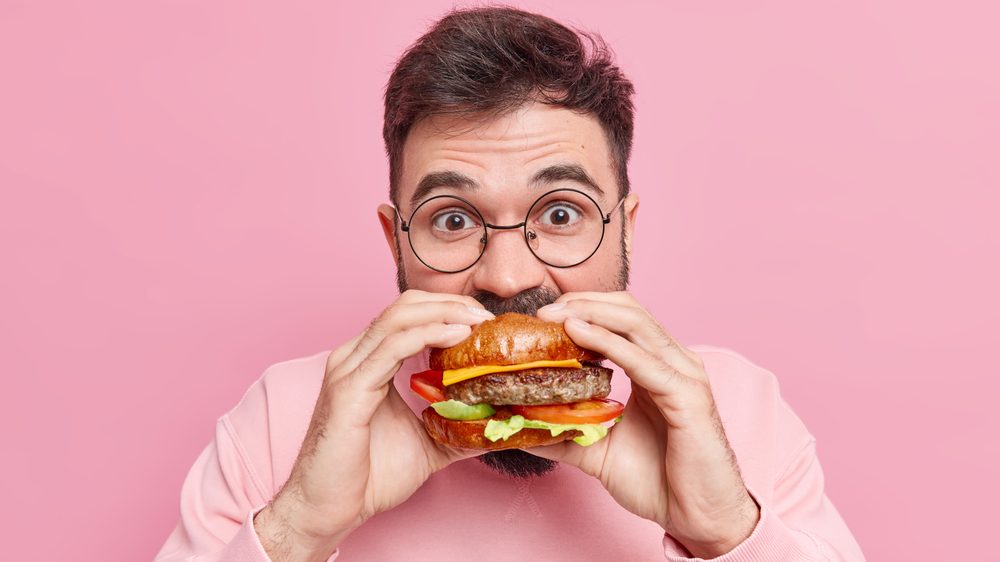 Ružičasti „Barbi“ burger je podelio Tviter, neki misle da je odvratan, drugi bi da se presele u Brazil