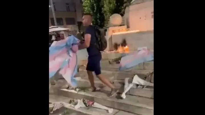 Kakav čovek treba da budeš za ovako nešto: Nekoliko sati nakon postavljanja, uništen je spomen za ubijenu devojku na Trgu republike