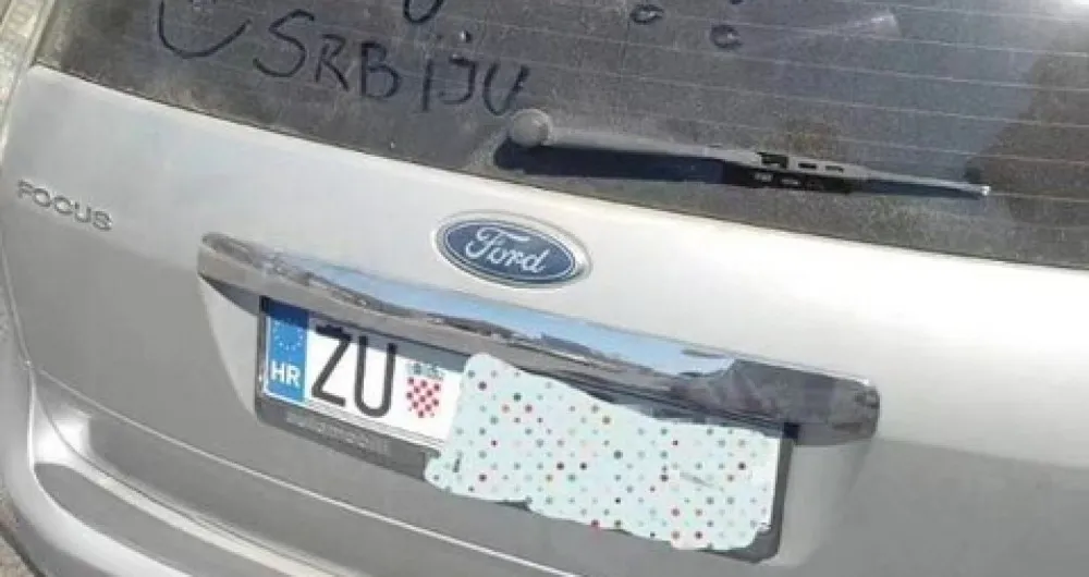 Hrvatske turiste u Kruševcu dočekala poruka na automobilu i izazvala salvu komentara na mrežama