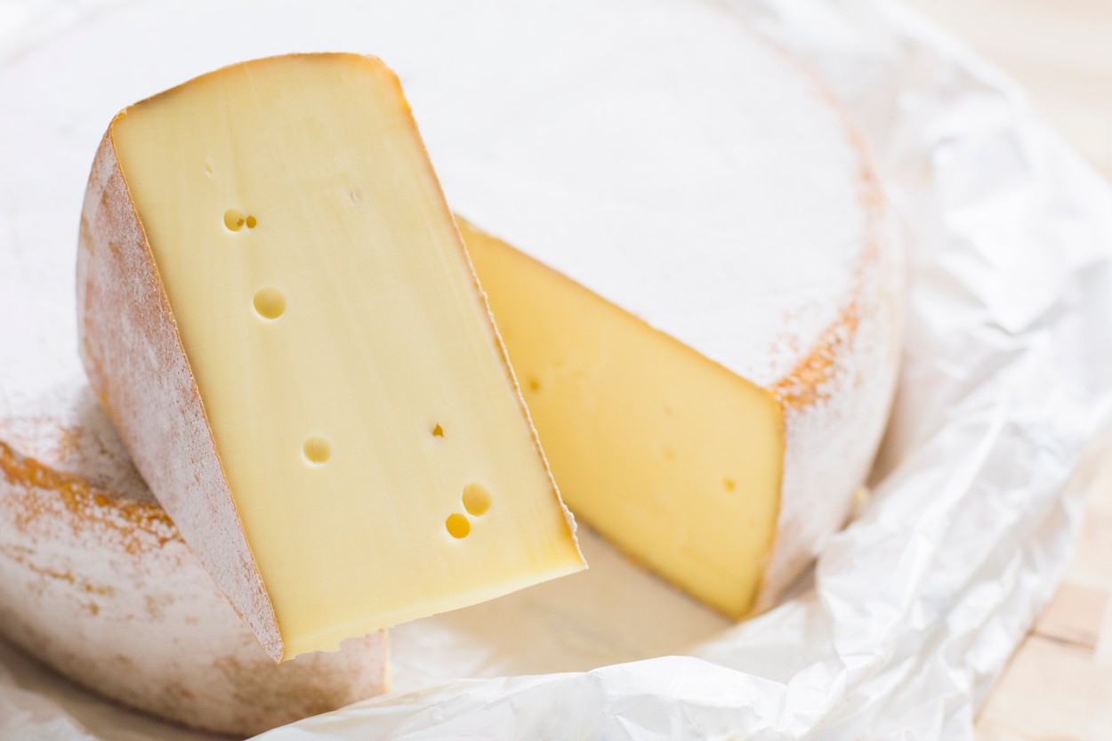 Zašto sir ima rupe?