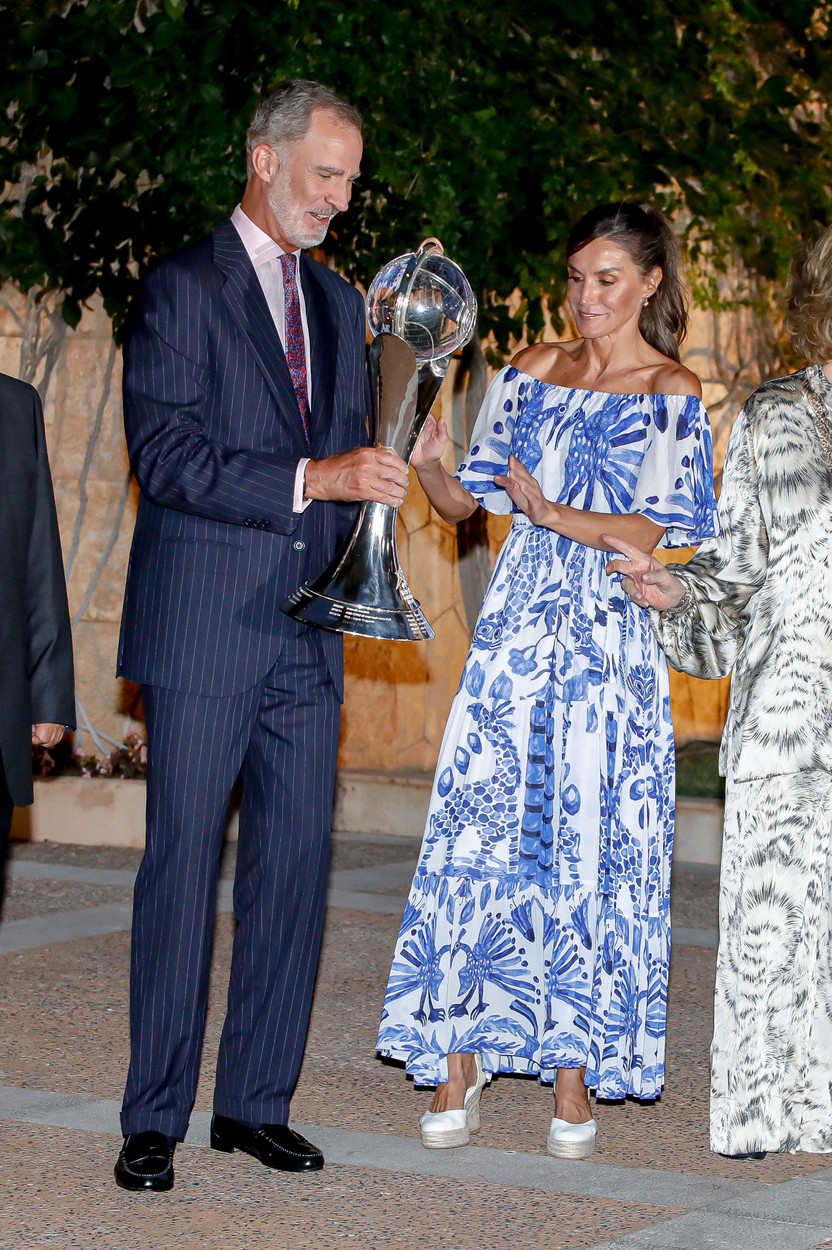 Kraljica Leticija u lepršavoj, letnjoj haljini koja ima da se kupi i u Srbiji, a košta 24.000 dinara