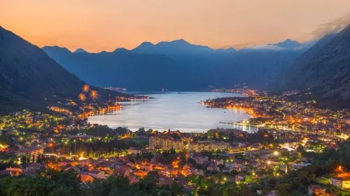 "Večeras Tesla letuje u Herceg Novom": Nestvaran prizor neba tokom oluje koji morate da vidite