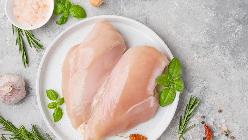 Šta su bele trake na piletini i da li predstavljaju opasnost?