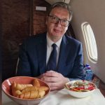 Instagramična trpeza svela se na "zidarski sendvič": Kako je Vučić postao najpoznatiji food bloger u Srbiji