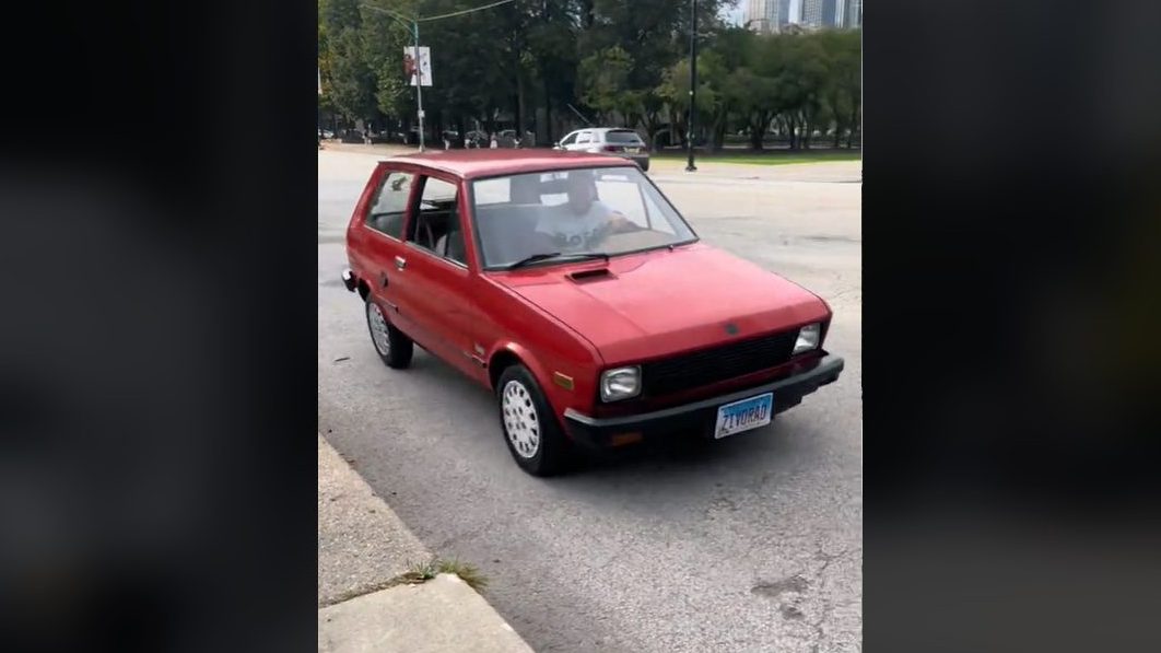 Ovaj Yugo iz Čikaga je najpopularniji automobil na internetu, a shvatićete i zašto kada mu vidite tablice