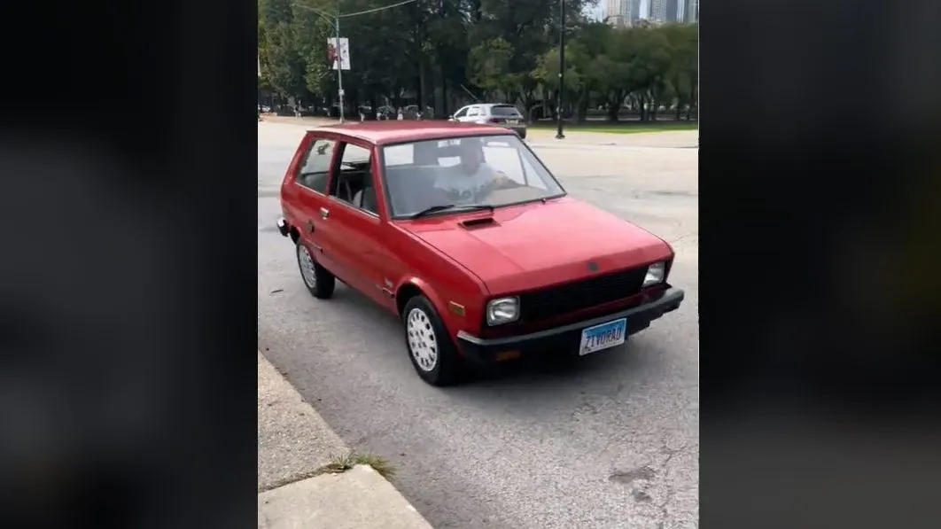 Ovaj Yugo iz Čikaga je najpopularniji automobil na internetu, a shvatićete i zašto kada mu vidite tablice
