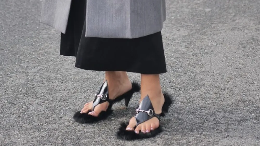 Svi su gledali u papuče u kojima se najuticajnija Srpkinja pojavila u Milanu: Koštaju 820 evra i nisu za svakoga