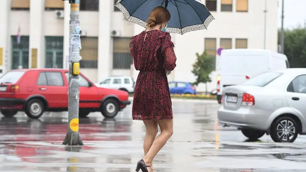 Danas, kad svako "gleda svoja posla", i dalje postoje dobre komšije, a ova slika iz Novog Sada je pravi dokaz