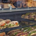 U sendviču iz poznate beogradske pekare dobija se "gratis" prilog od kog nam se okreće želudac
