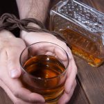 Ako se prepoznajete u ovih 6 znakova alkoholizma, čestitamo, vi ste alkoholičar