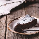 Gnjecava torta: Recept za najbolju i najbržu čokoladnu tortu - spolja krckava, a unutra rajski kremasta