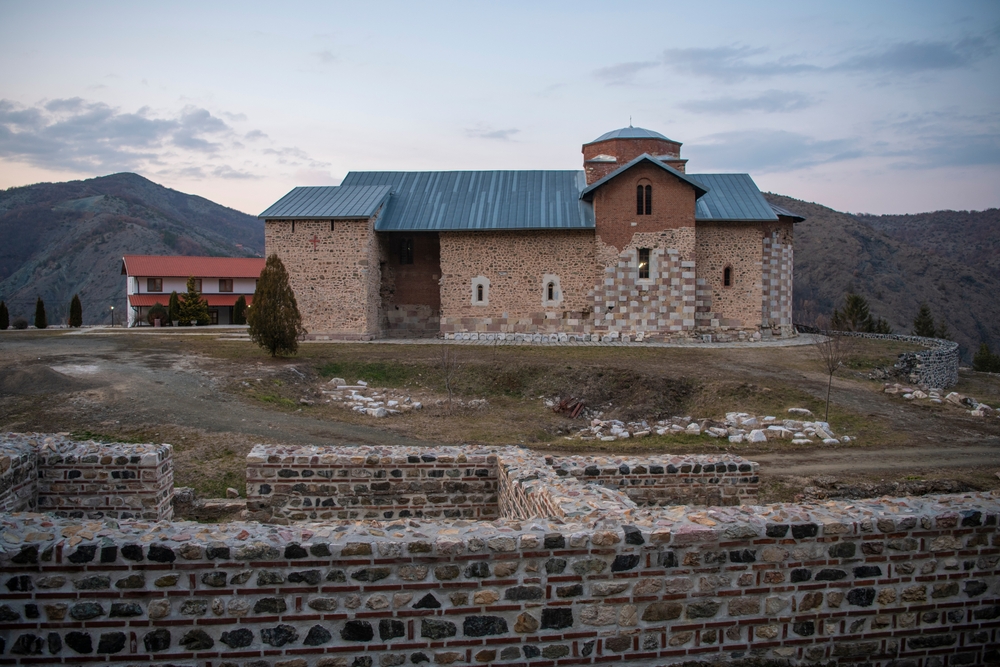Manastir Banjska: Nekada ga je krasilo "banjsko zlato", a danas su ostali samo fragmenti