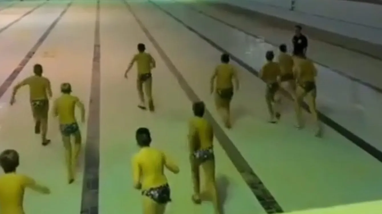 "I Đoković je trenirao u praznom bazenu, al' opet...": Snimak treninga mladih vaterpolista Partizana nateraće vas da se od muke smejete