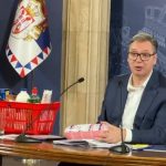 Vučić Teleshop: Predsednik Srbije na konferenciji za štampu čitao cene parizera i špageta, i da, dobro ste pročitali