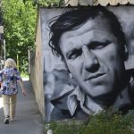 Uništen mural posvećen Bati Živojinoviću na Vračaru: Natpis preko čela je sve zaprepastio