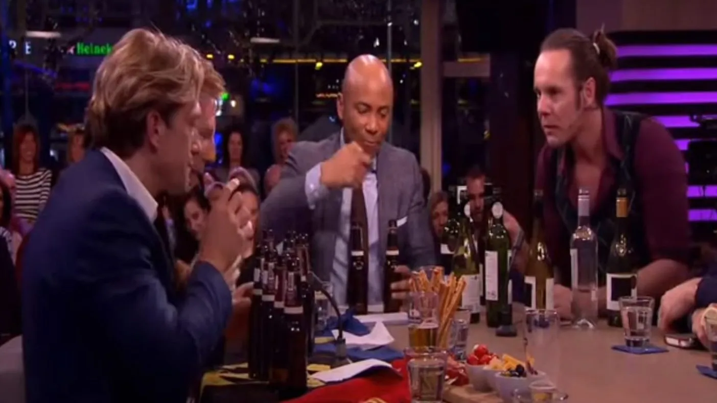 Četiri stranca i pivske flaše: Sigurni smo da ovakvo izvođenje poznate sevdalinke nikad niste videli