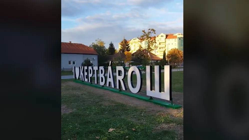 Gramatička greška ili poruka ljubavi i mira: Natpis u subotičkom naselju izazvao buru komentara na mrežama