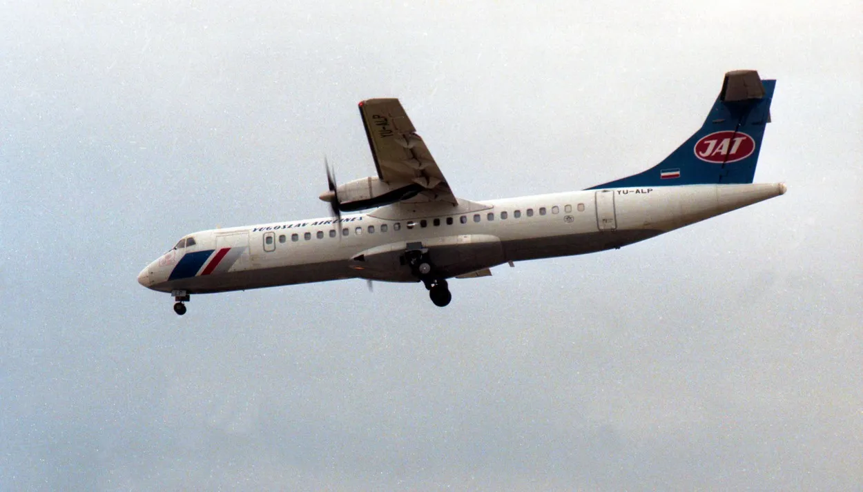 Stjuardese su u JAT-ovim avionima služile ono što danas ne možemo ni da zamislimo, a ova fotografija je najverniji dokaz