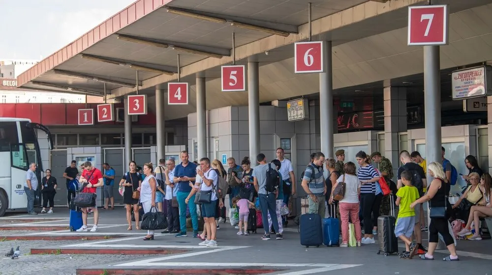 Cipele koje podsećaju na užasan zločin: U Beogradu je ovih dana postavljen samo jedan spomenik vredan pomena