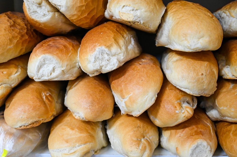 "Za zujalicu spremni": Cena hleba u jednom šumadijskom marketu izgleda kao štamparska greška, ali nije