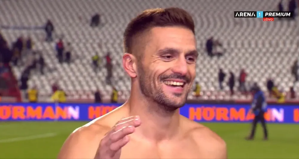 "Koliko ih ima? 1, 2, 3...": Tadić davao izjavu bez majice, a Vanjin komentar postao hit na mrežama