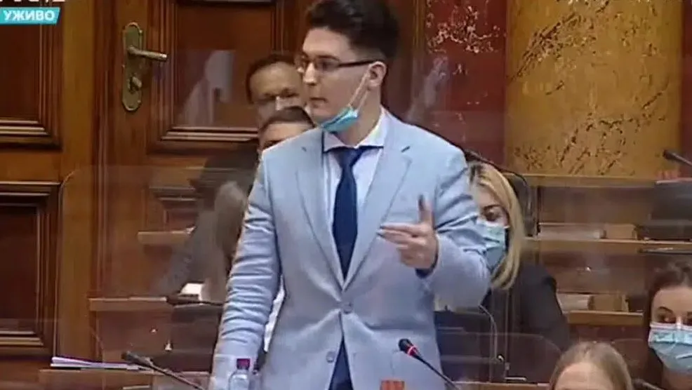 "C,c,c šta ti dečko radiš...": Jedina smešnija stvar od Vučića koji peče palačinke na Instagramu je Luka Kebara koji ga hvali