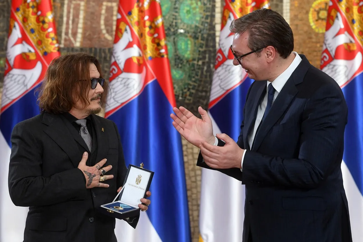 U novom krindž videu na TikToku, Vučić se prisetio dolaska Džonija Depa u Srbiju - kraj snimka je "suvo zlato"
