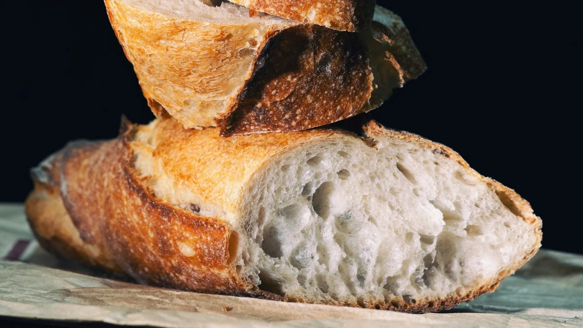 Kuvar otkrio zbog čega u restoranima uvek prvo iznose hleb: Razlog je čista manipulacija hleb