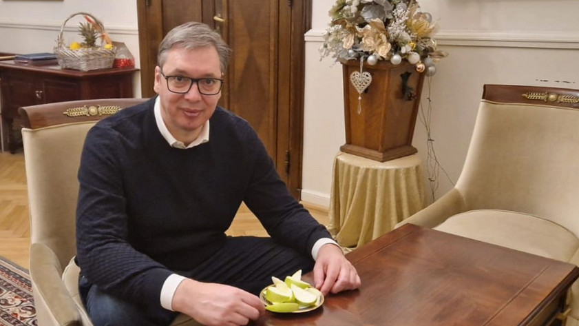Vučić objavio šta mu je sin poručio u novogodišnjoj čestitki: "Želim da svaki dan cele godine..."