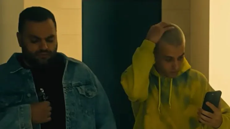 Pesma "Jao Mama" je u trendingu već mesec dana i svi se pitaju ko je reper Rouzi koji je izvodi