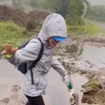 "Kad dame biraju aktivnost, a vitez putanju": Jelena Đoković upala u blato, Novak ne može da dođe do daha od smeha dok sve to snima