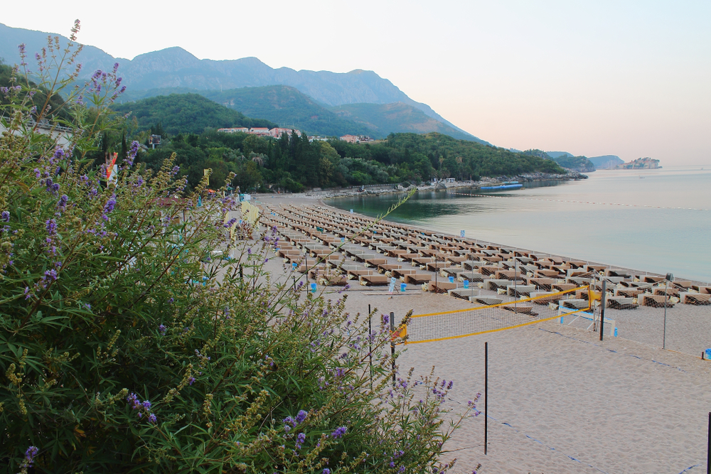 Nadrealna scena na plaži Kamenovo u Crnoj Gori: „Ja bih svakom od njih kaznu od po 500 evra“