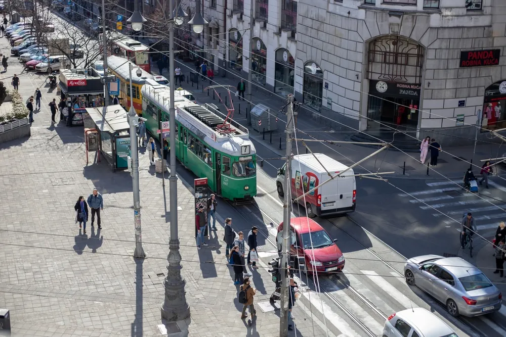 “Gledam i ne verujem”: Ono što je ovaj čovek uradio psu tokom vožnje na ulicama Beograda ostavilo nas je bez reči "Gledam i ne verujem": Ono što je ovaj čovek uradio psu tokom vožnje na ulicama Beograda ostavilo nas je bez reči