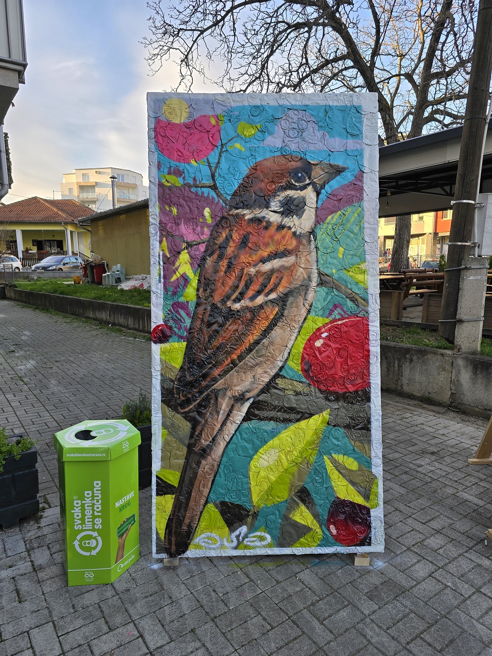U susret proleću umetnici oslikali platna od recikliranih limenki i pozvali na zaštitu životne sredine