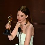 Ema Stoun doživela peh na bini dodele Oskara: "Ne gledajte mi zadnji deo haljine"