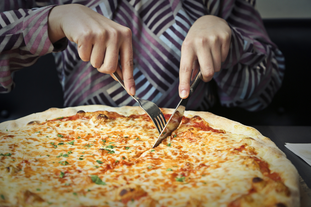 Ko uspe da pojede džinovsku picu, dobiće 1.000 evra: Picerija objavila izazov, već 27 ljudi nije uspelo