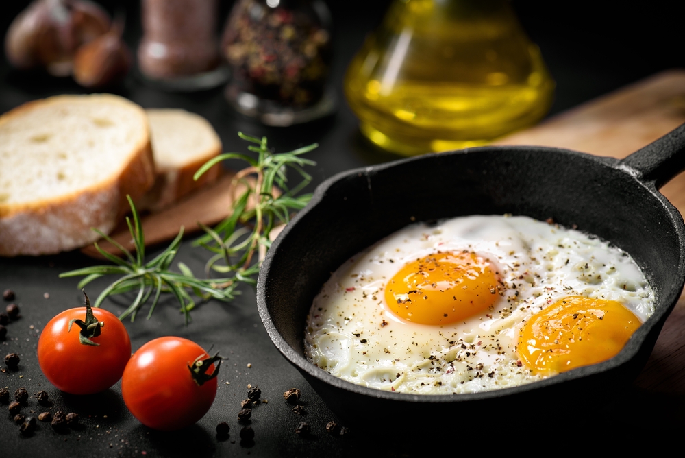 Zaboravite ulje i maslac, jaja su najukusnija kad se isprže na ovaj način: Caka je u neočekivanom sastojku