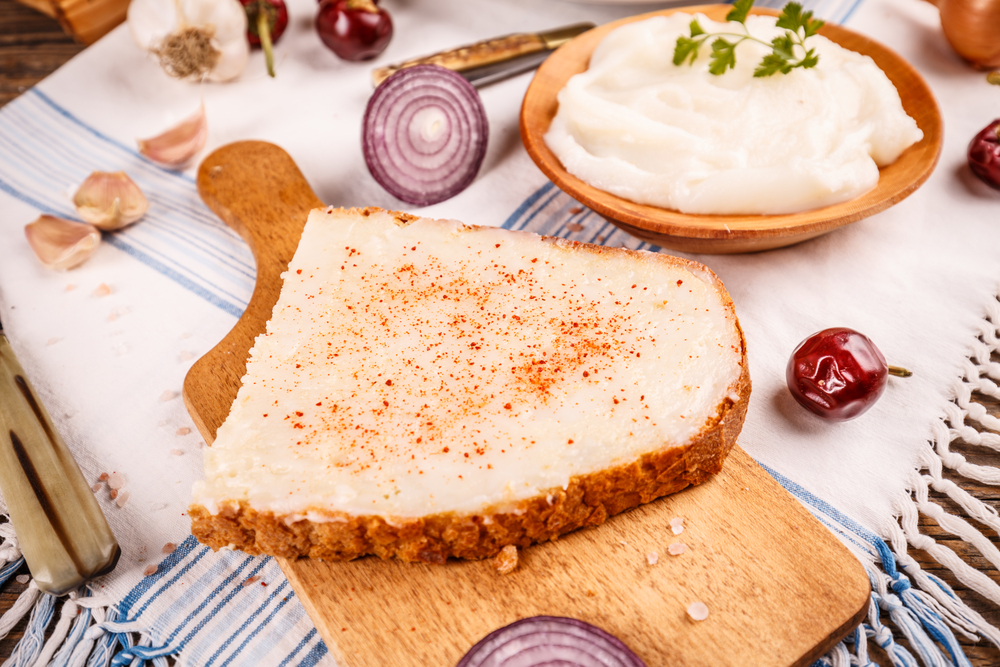 Vreme je da opet namažete mast na hleb: Nutricionistkinja razbila mit i otkrila za šta je dobra