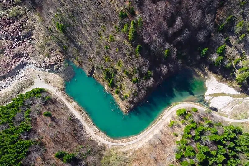 Da li ste čuli za "slučajni biser" Srednje Bosne? Neverovatne tirkizne nijanse jezera nastalog za par sati