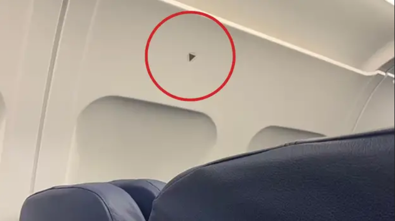 Tajna funkcija malih trouglića u avionu: Stoje samo kod posebnih sedišta, a malo ljudi zna zašto