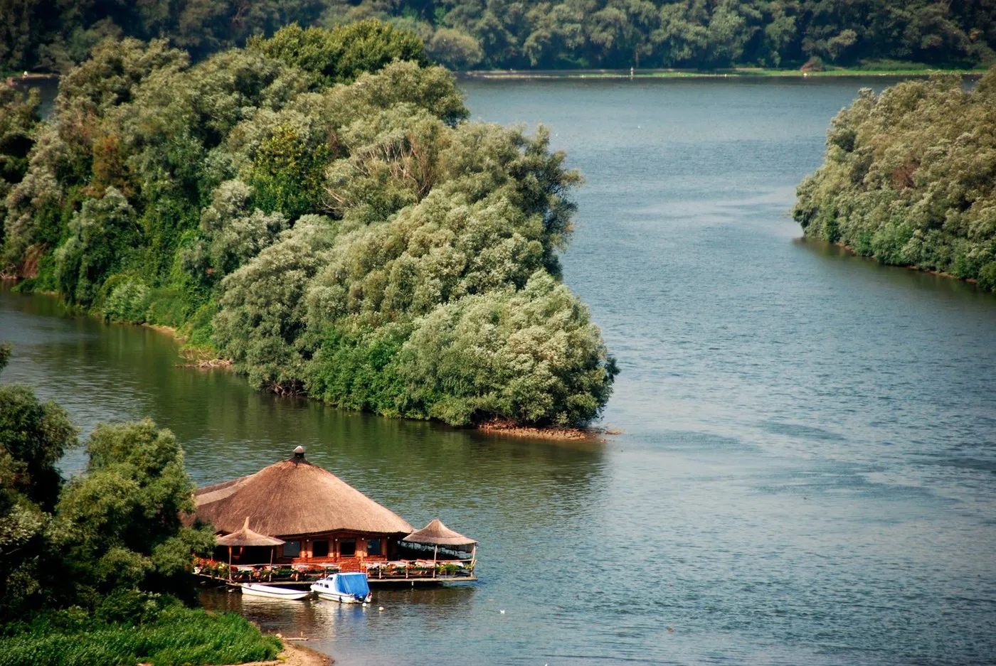 Skriveno mesto u Zemunu pored Dunava, na kom ćete da se osećate kao da ste na moru
