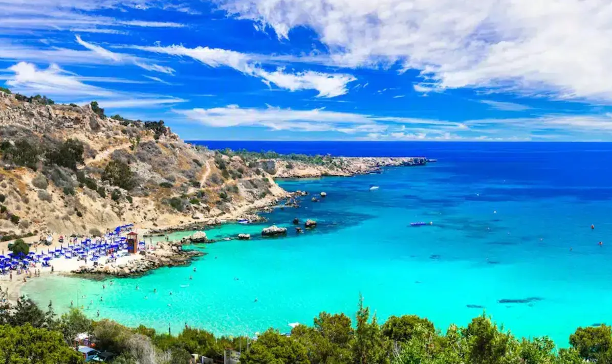 Otkrijte čari ostrva sa idealnim plažama i sjajnim provodom!