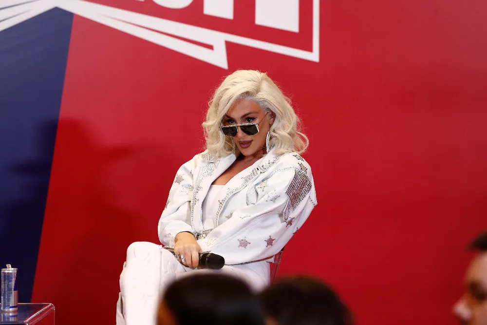 Kako je Senida izgledala pre nego što je postala Senidah? Fotka iz 1995. i šporet Smederevac hit na mrežama