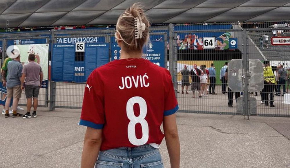 "Sad si prva dama Srbije": Ko je žena kojoj se svi zahvaljuju zbog gola Srbije u 96. minutu?