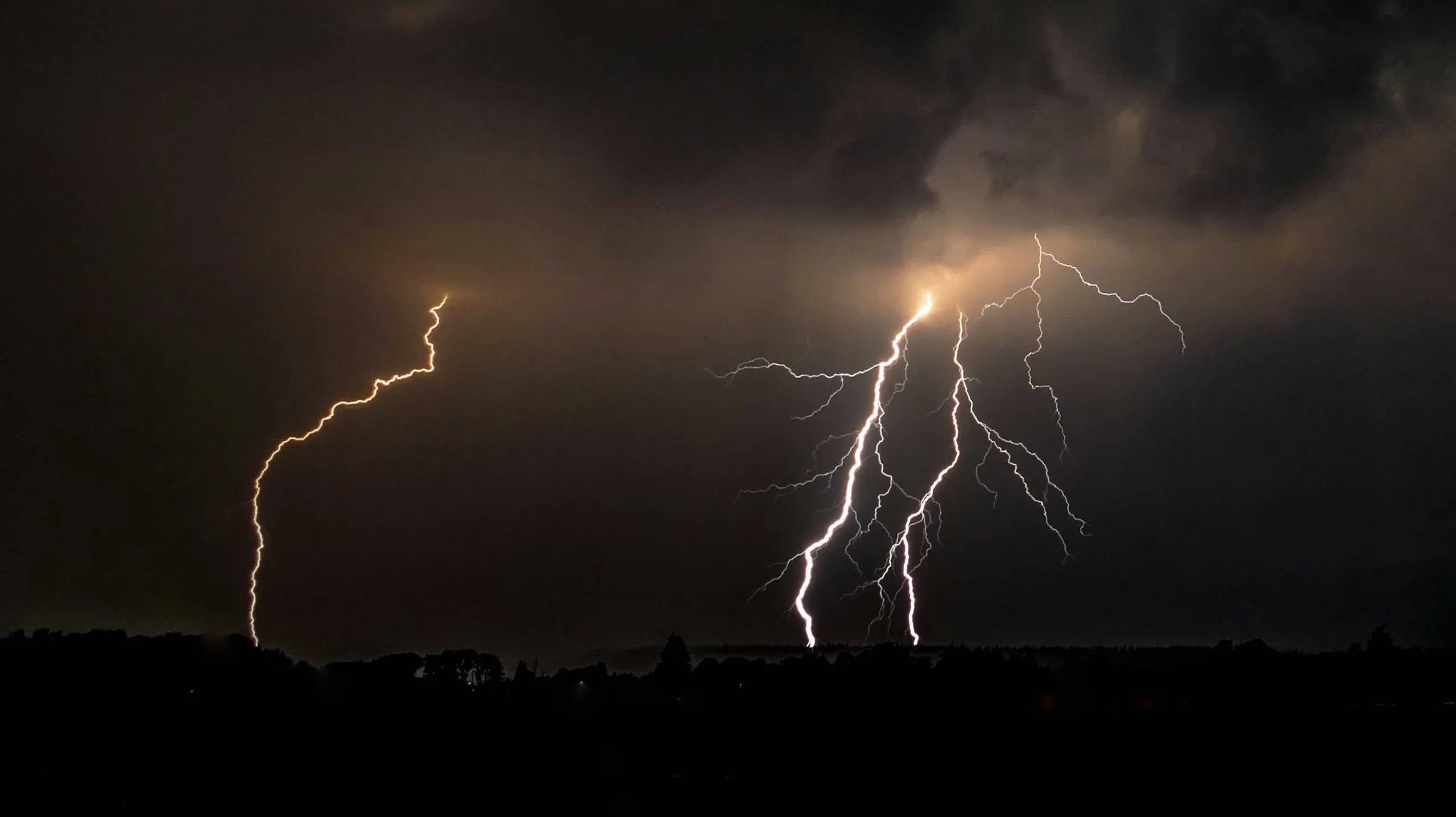 Postoje samo dva sigurna mesta tokom oluje s grmljavinom