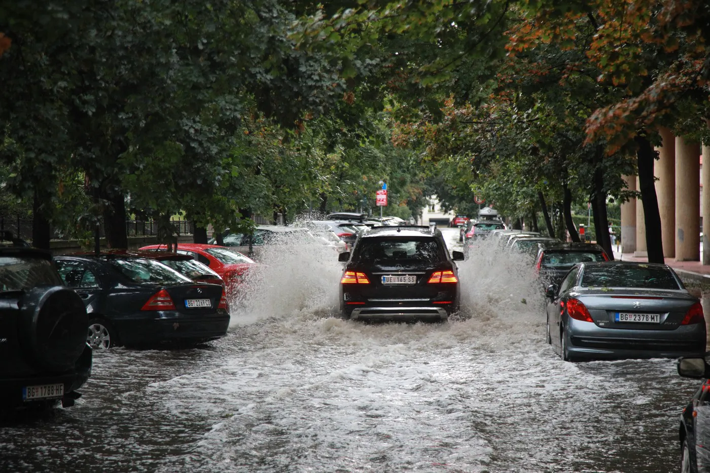 Aerodrom opet prokišnjava, Čukarica dobila gejzir, Rakovica vodopad: "To samo kada pada kiša, inače nije"