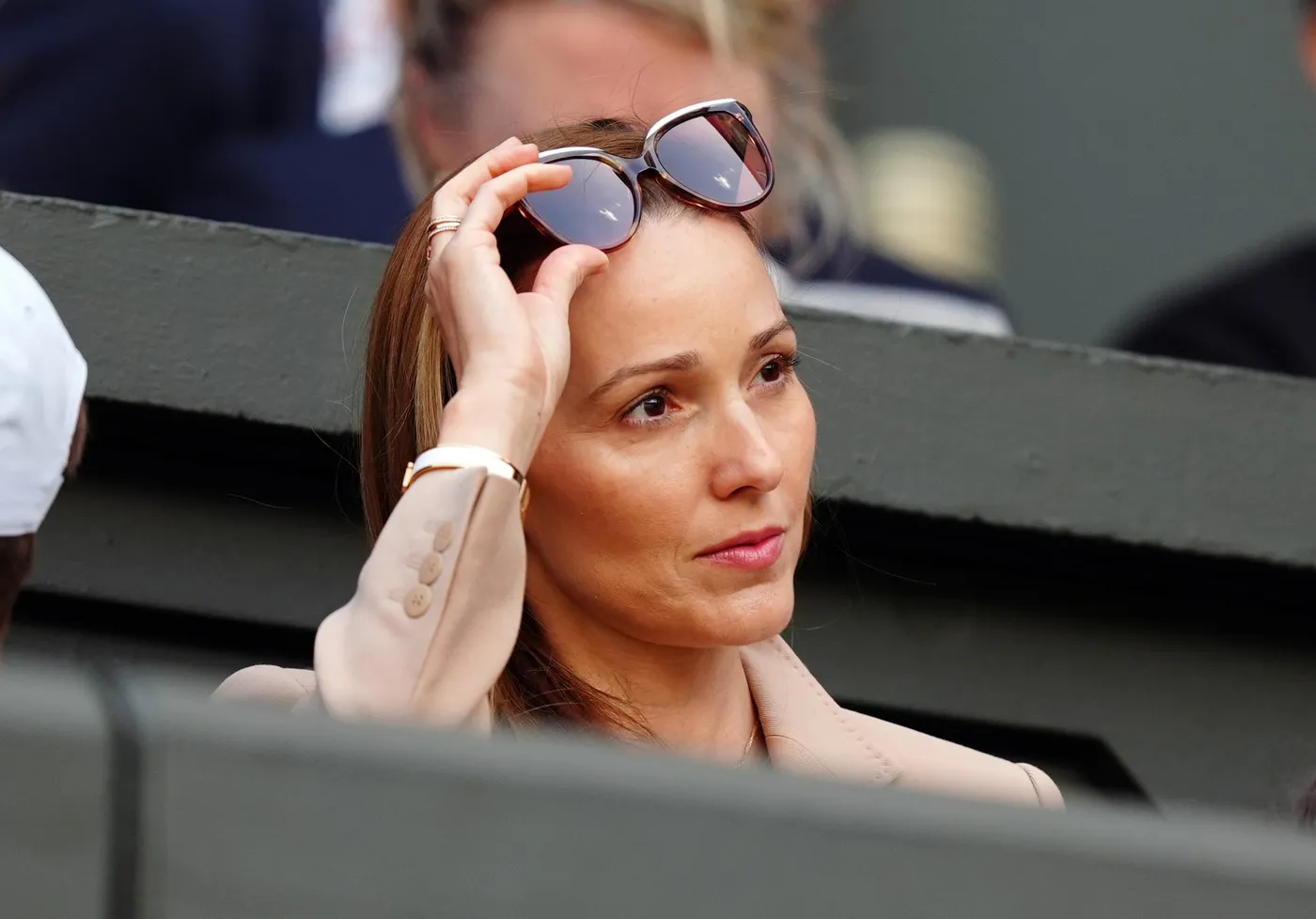 Jelena Đoković na tribinama Vimbldona privlači pažnju u elegantnom kompletu, koji je svakoj ženi potreban u ormaru