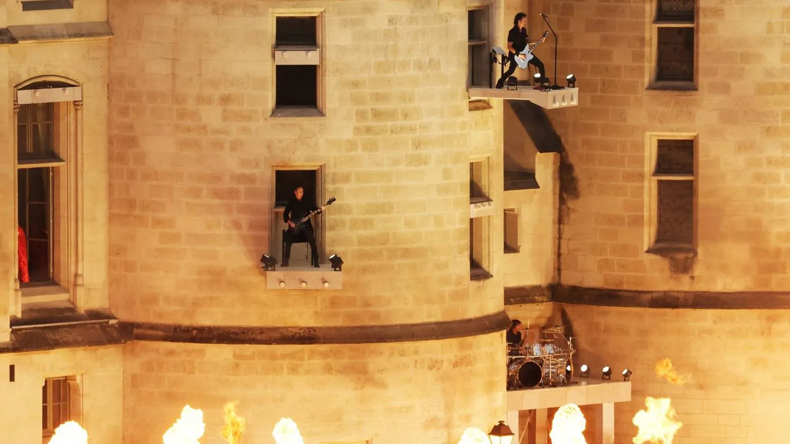 Hevi metal prvi put na Olimpijskim igrama: Odsečena glava, revolucija i vatra na spektakularnom nastupu grupe "Gojira" (VIDEO)