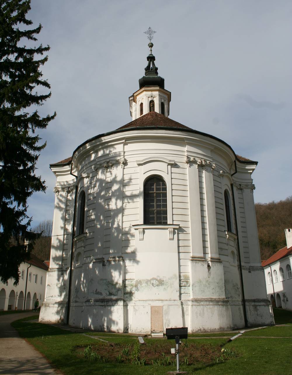 Ovaj manastir u Vojvodini je nekad bio bolnica, a danas čuva jednu od najvećih svetinja Srbije