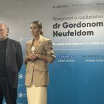 "Deca treba da se odmaraju u roditeljskoj ljubavi": Jelena Đoković i dr Gordon Njufeld večeras u Beogradu pričaju o roditeljstvu